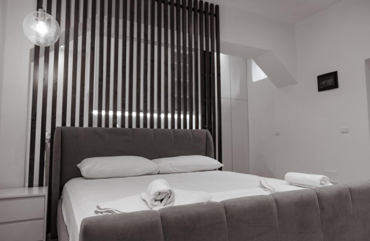Britney'S Apartments Tirana Bagian luar foto