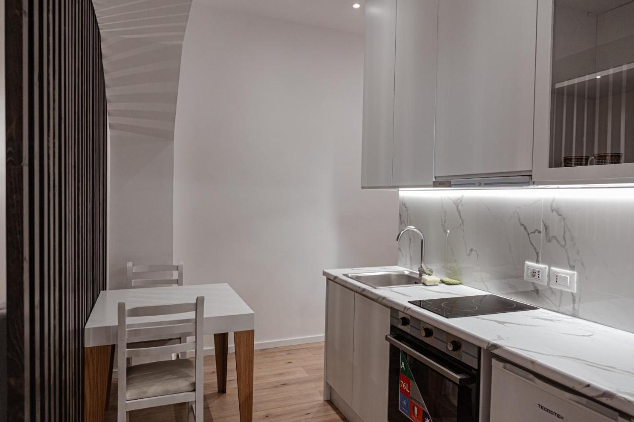 Britney'S Apartments Tirana Bagian luar foto