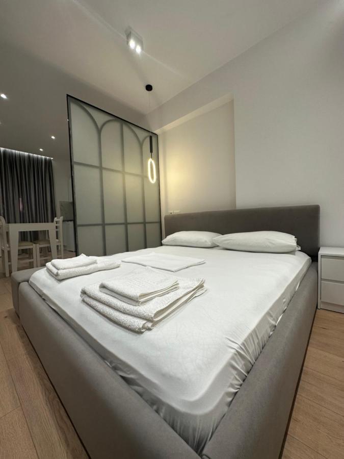 Britney'S Apartments Tirana Bagian luar foto